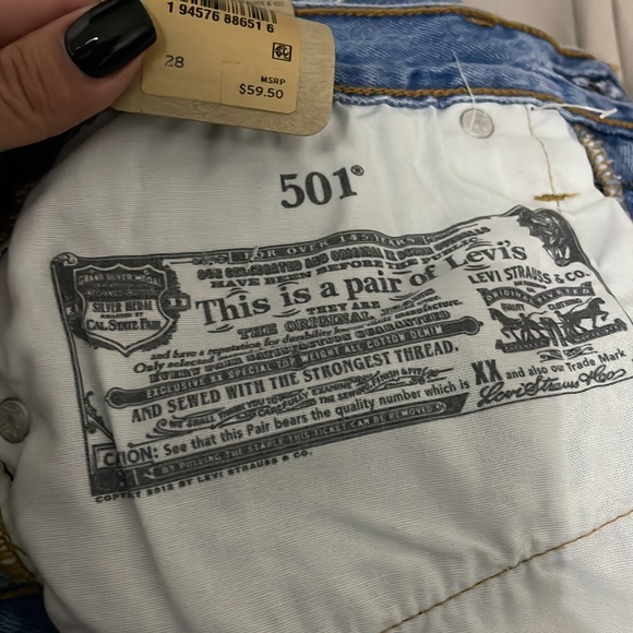 Women Levi’s 501 Distressed Denim Shorts - Picture 6 of 8